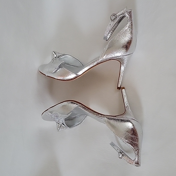 NEW Marc Fisher Brodie Silver Bow Ankle Strap Heel Size 9.5 - Picture 9 of 15